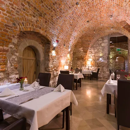 Hotell Unicus Old Town - Destigo