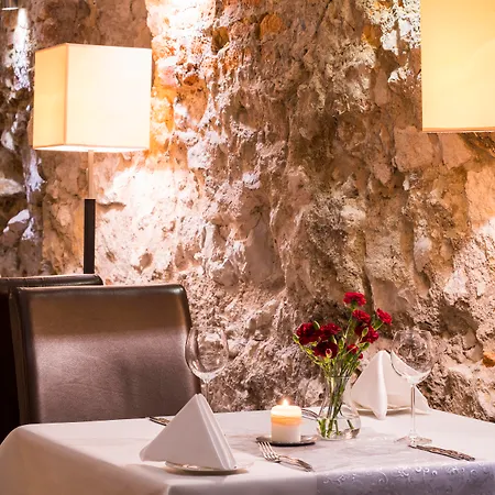 Unicus Old Town - Destigo Hotell