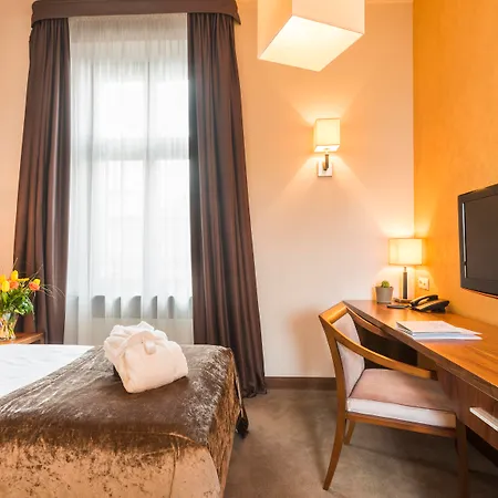 Ξενοδοχείο Unicus Old Town - Destigo 4*