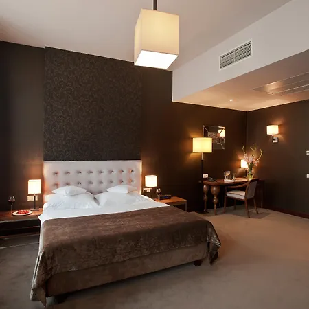 Ξενοδοχείο Unicus Old Town - Destigo 4*