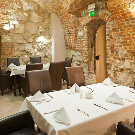 Ξενοδοχείο Unicus Old Town - Destigo