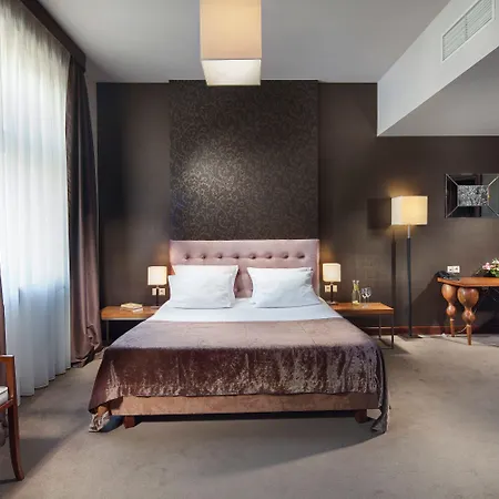 Ξενοδοχείο Unicus Old Town - Destigo 4*
