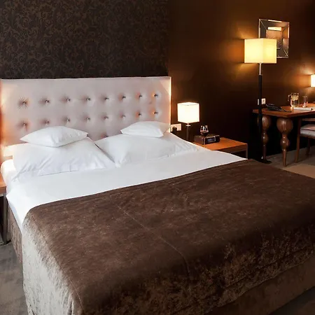 Unicus Old Town - Destigo Otel