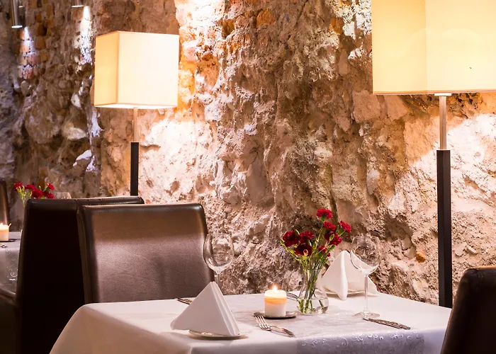 Unicus Old Town - Destigo Hotel